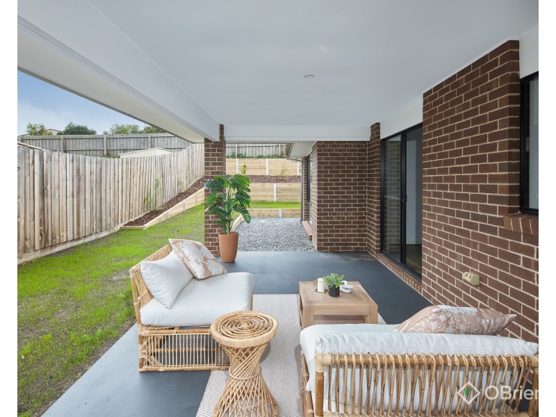 4 Leura Street, Drouin VIC 3818