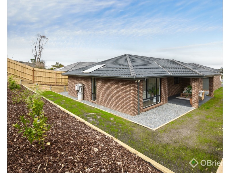 4 Leura Street, Drouin VIC 3818