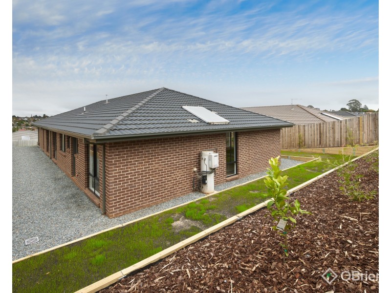 4 Leura Street, Drouin VIC 3818