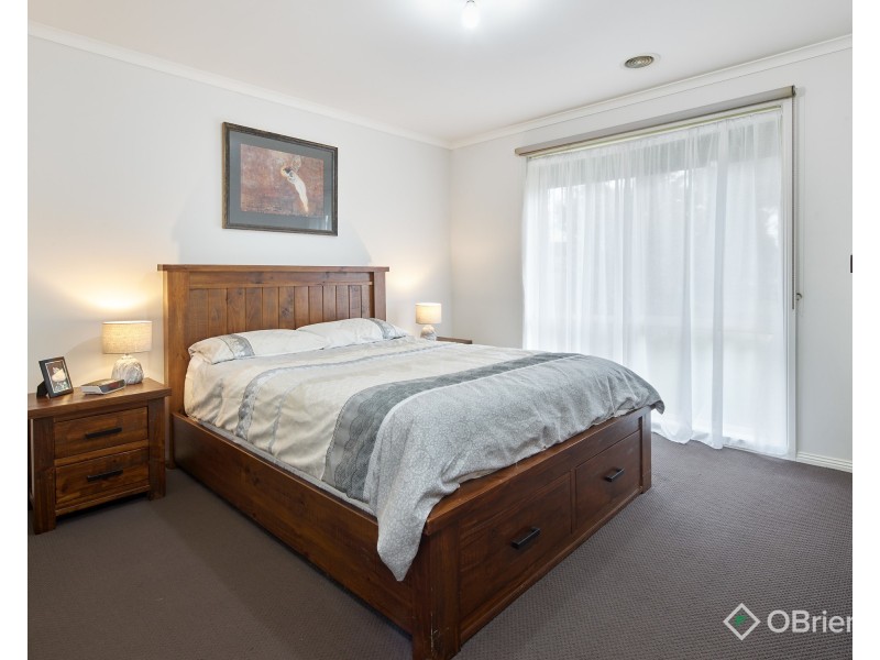 18 Clifford Drive, Drouin VIC 3818