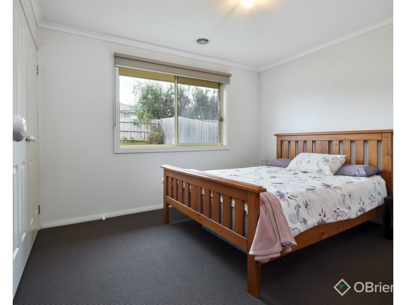 18 Clifford Drive, Drouin VIC 3818