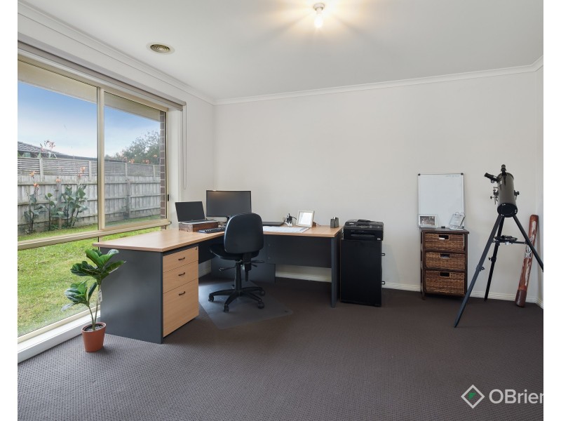 18 Clifford Drive, Drouin VIC 3818