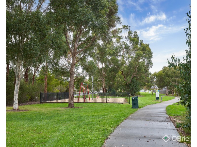 18 Clifford Drive, Drouin VIC 3818