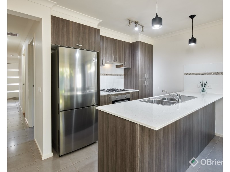 2/3 Springwater Drive, Drouin VIC 3818