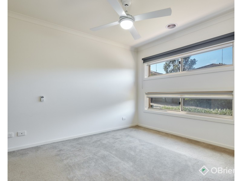 2/3 Springwater Drive, Drouin VIC 3818