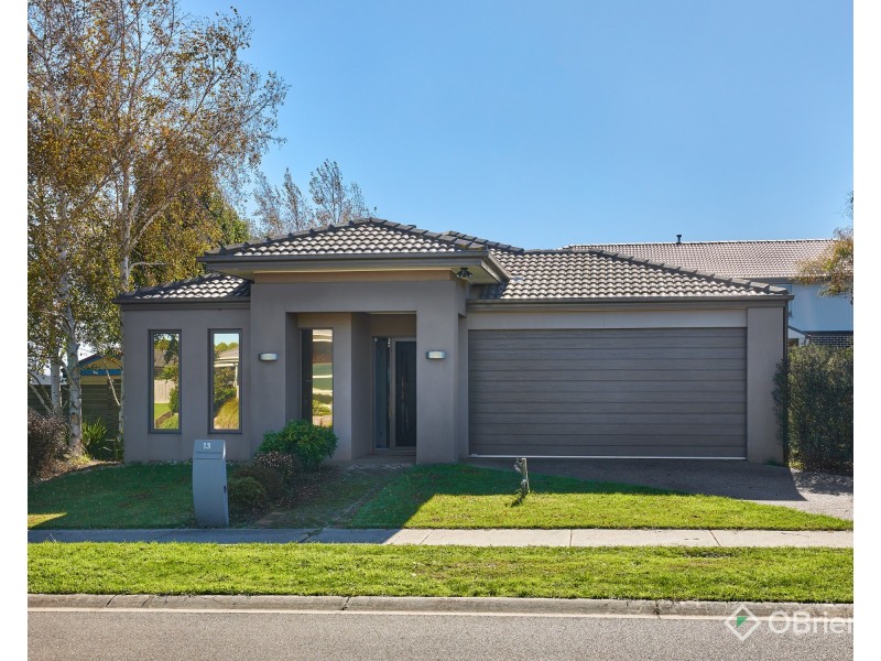 13 Warwick Way, Drouin VIC 3818