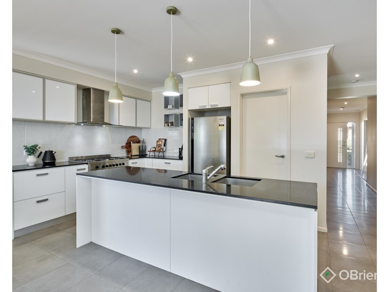 13 Warwick Way, Drouin VIC 3818