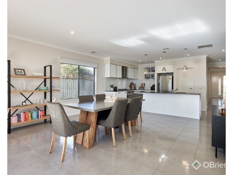 13 Warwick Way, Drouin VIC 3818