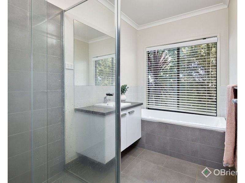 13 Warwick Way, Drouin VIC 3818