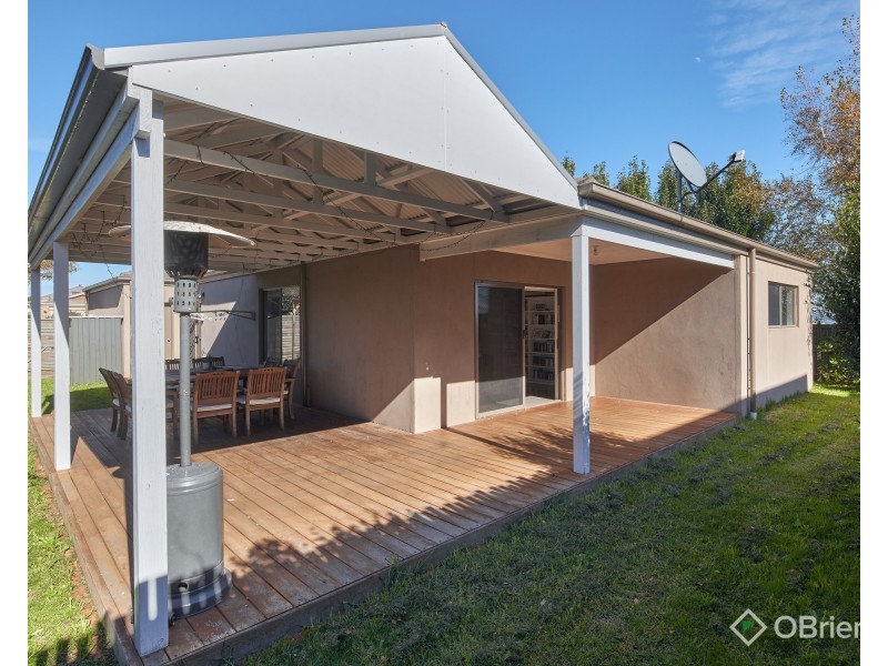 13 Warwick Way, Drouin VIC 3818