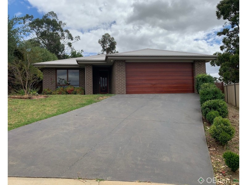 12 Lakeside Court, Drouin VIC 3818