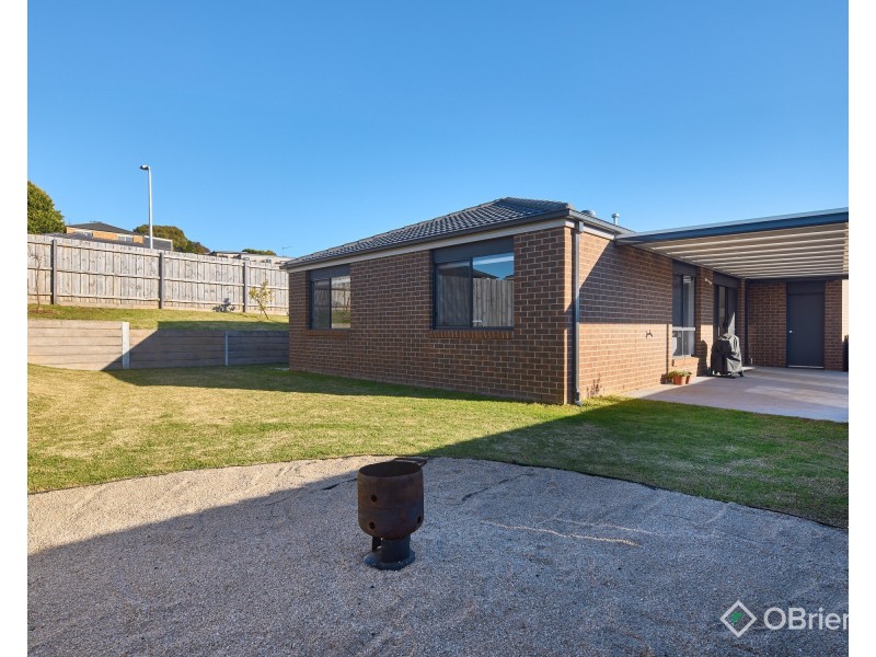 18 Wakeful Crescent, Drouin VIC 3818