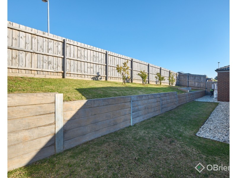 18 Wakeful Crescent, Drouin VIC 3818