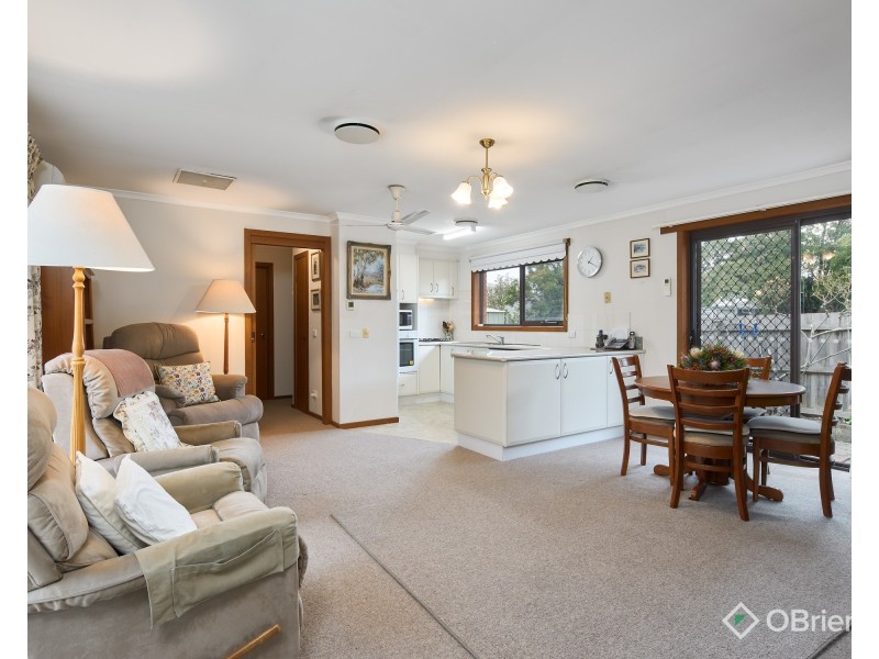 1/8 Hopetoun Road, Drouin VIC 3818