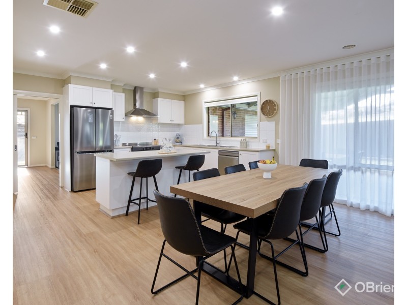 9 Chiswick Crescent, Drouin VIC 3818