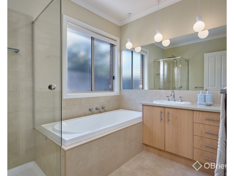 9 Chiswick Crescent, Drouin VIC 3818