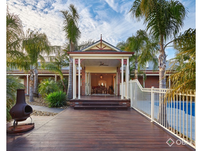 22 Robin Hood Way, Drouin VIC 3818