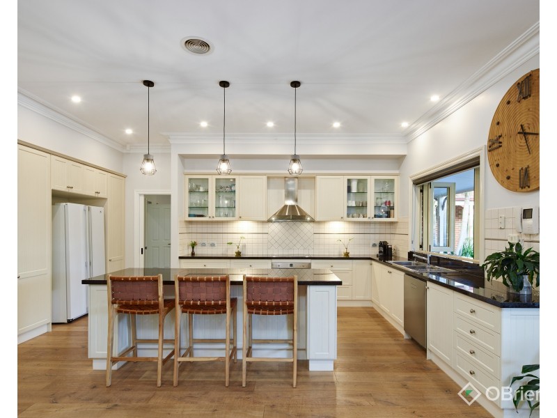 22 Robin Hood Way, Drouin VIC 3818