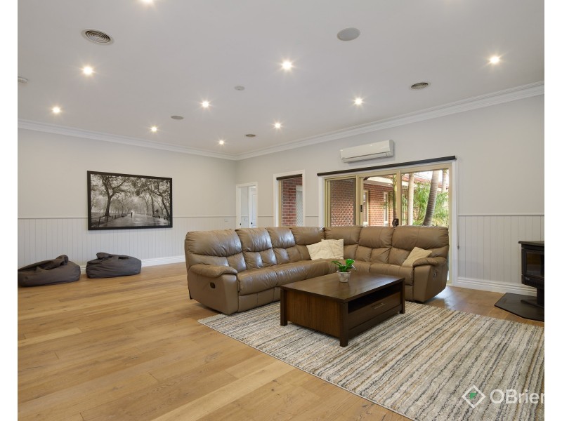 22 Robin Hood Way, Drouin VIC 3818