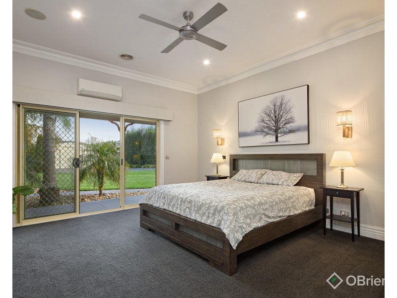 22 Robin Hood Way, Drouin VIC 3818