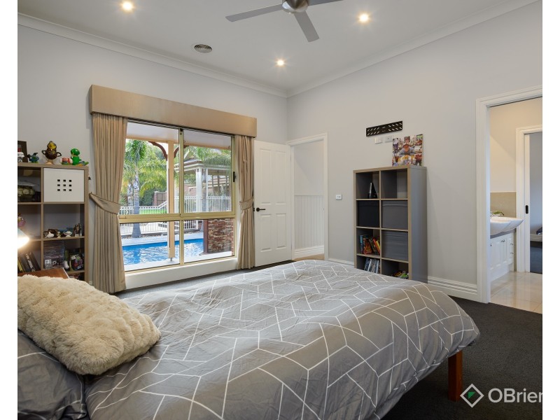 22 Robin Hood Way, Drouin VIC 3818