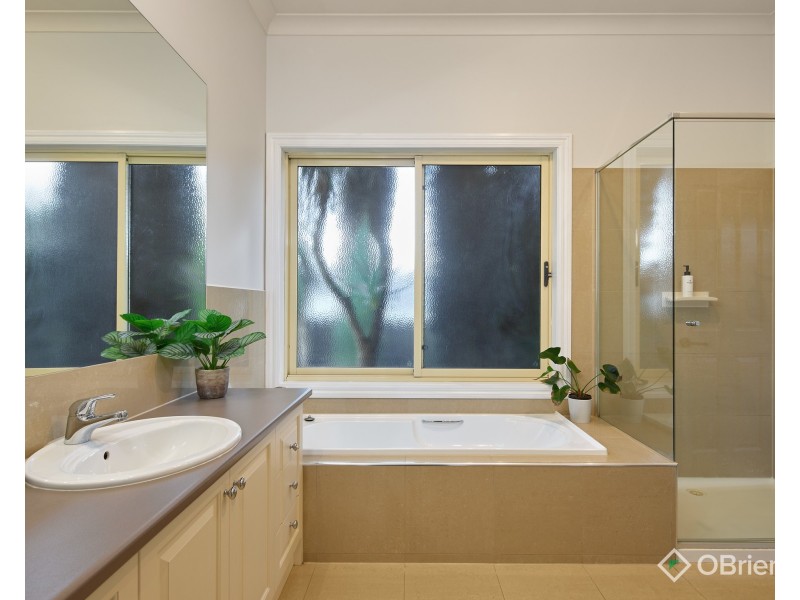 22 Robin Hood Way, Drouin VIC 3818