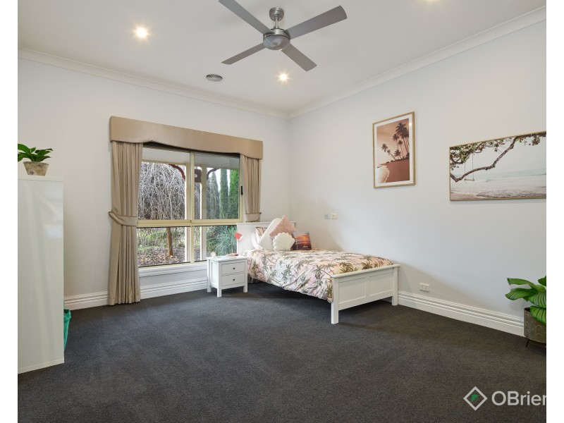 22 Robin Hood Way, Drouin VIC 3818