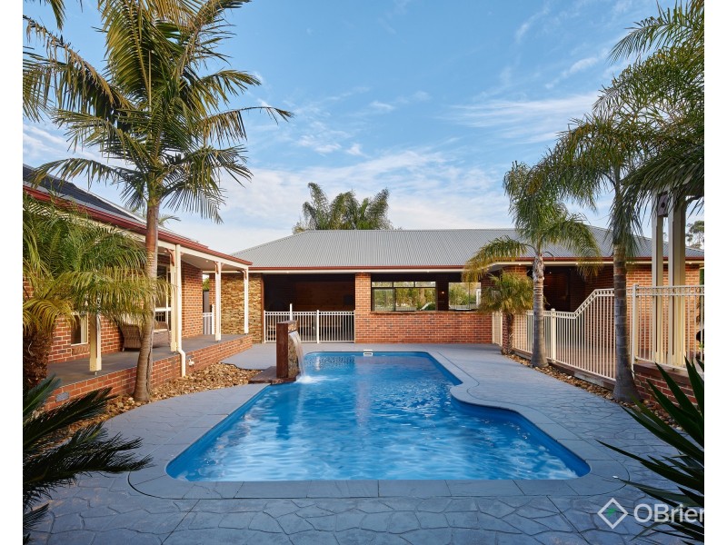 22 Robin Hood Way, Drouin VIC 3818
