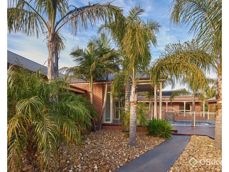 22 Robin Hood Way, Drouin VIC 3818