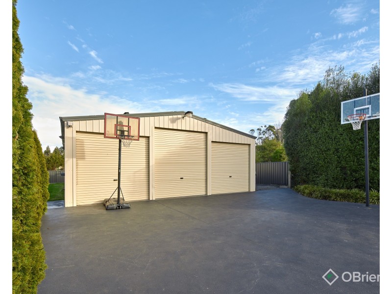 22 Robin Hood Way, Drouin VIC 3818