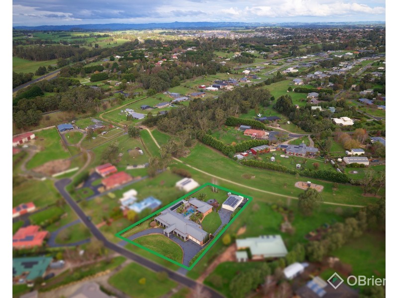 22 Robin Hood Way, Drouin VIC 3818