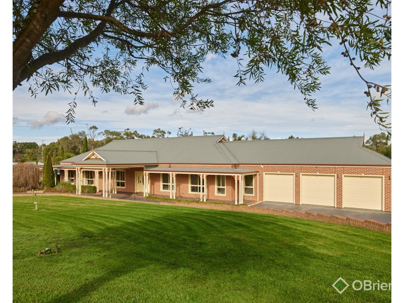 22 Robin Hood Way, Drouin VIC 3818