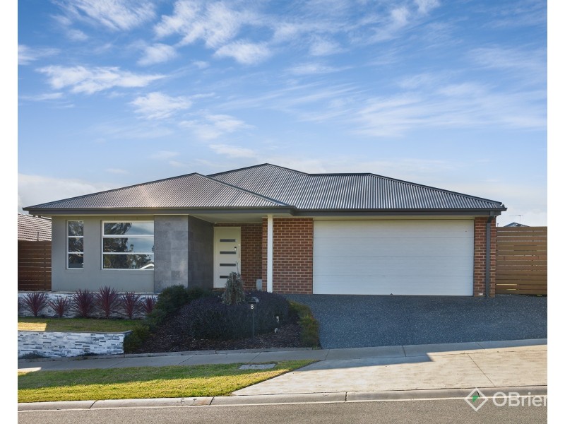 8 Cloverleaf Crescent, Drouin VIC 3818