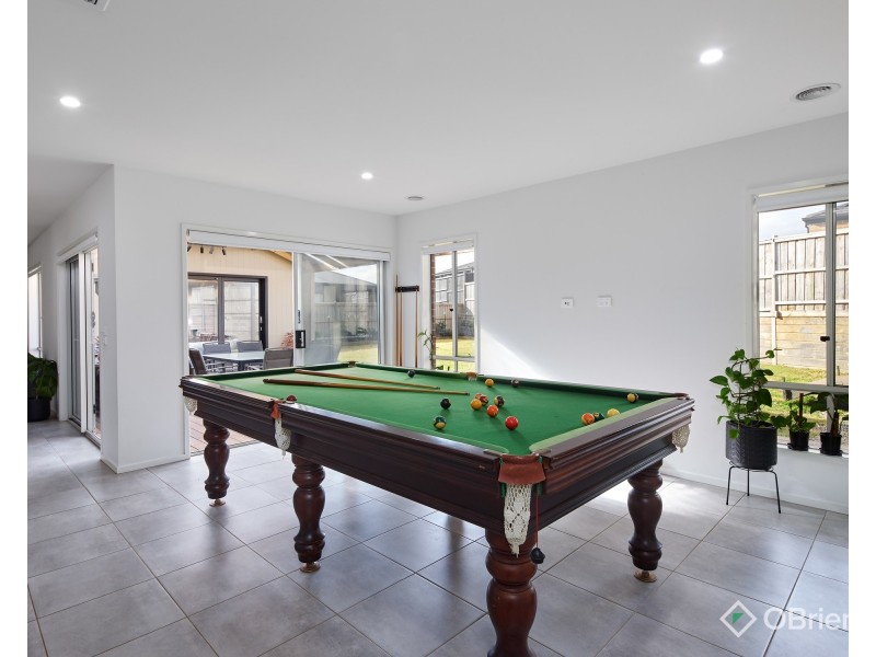 8 Cloverleaf Crescent, Drouin VIC 3818