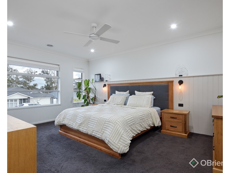 8 Cloverleaf Crescent, Drouin VIC 3818