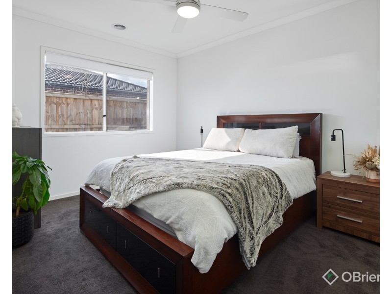 8 Cloverleaf Crescent, Drouin VIC 3818