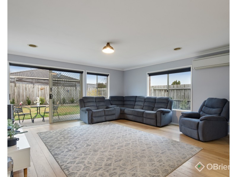 42 Springwater Drive, Drouin VIC 3818