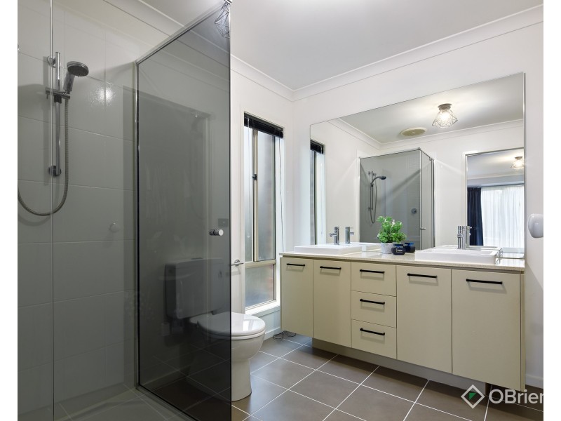 42 Springwater Drive, Drouin VIC 3818