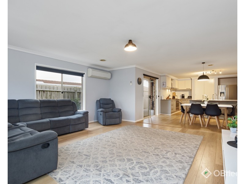 42 Springwater Drive, Drouin VIC 3818