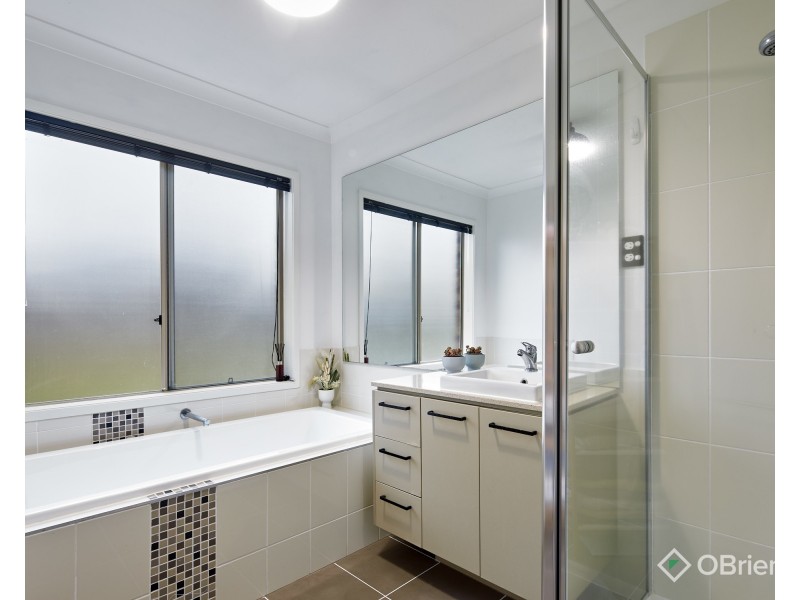 42 Springwater Drive, Drouin VIC 3818