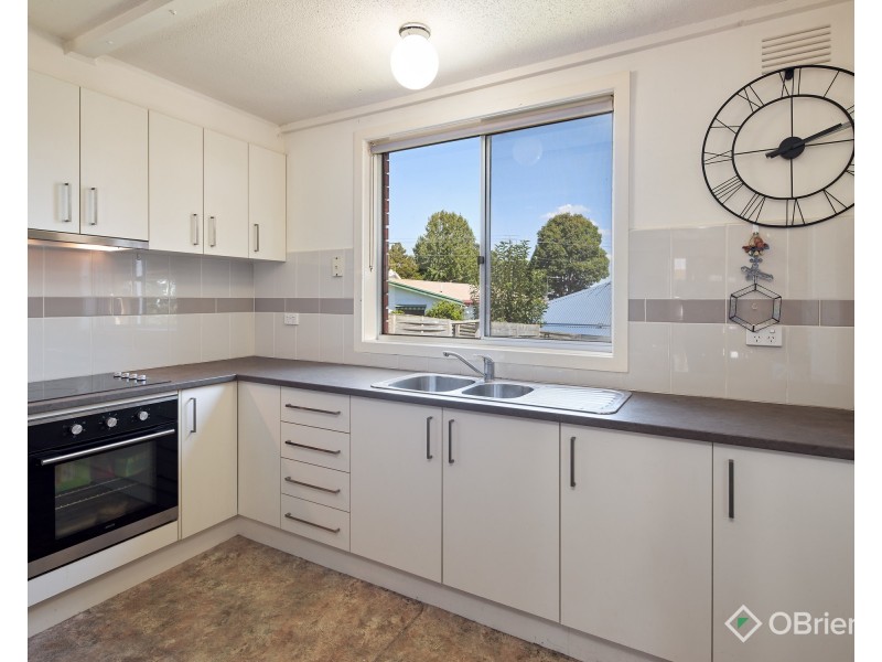 4/6 Railway Avenue, Drouin VIC 3818