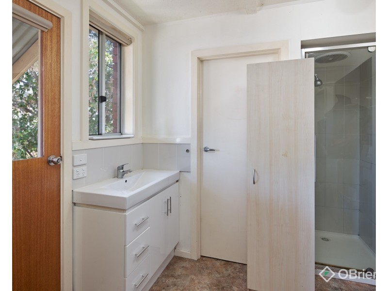 4/6 Railway Avenue, Drouin VIC 3818