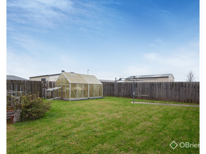 3 Mayfair Drive, Drouin VIC 3818