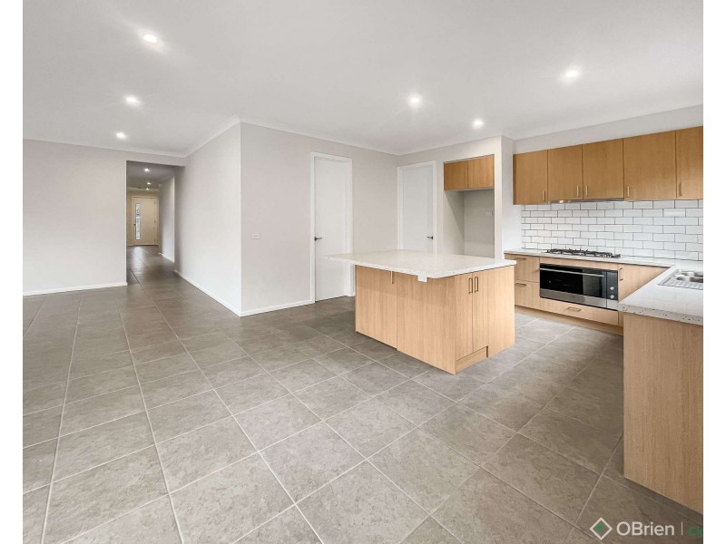 15 Kurrajong Road, Warragul VIC 3820