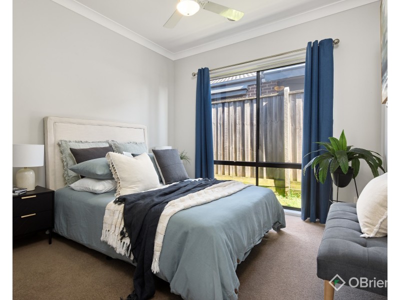 17 Lyndhurst Square, Drouin VIC 3818