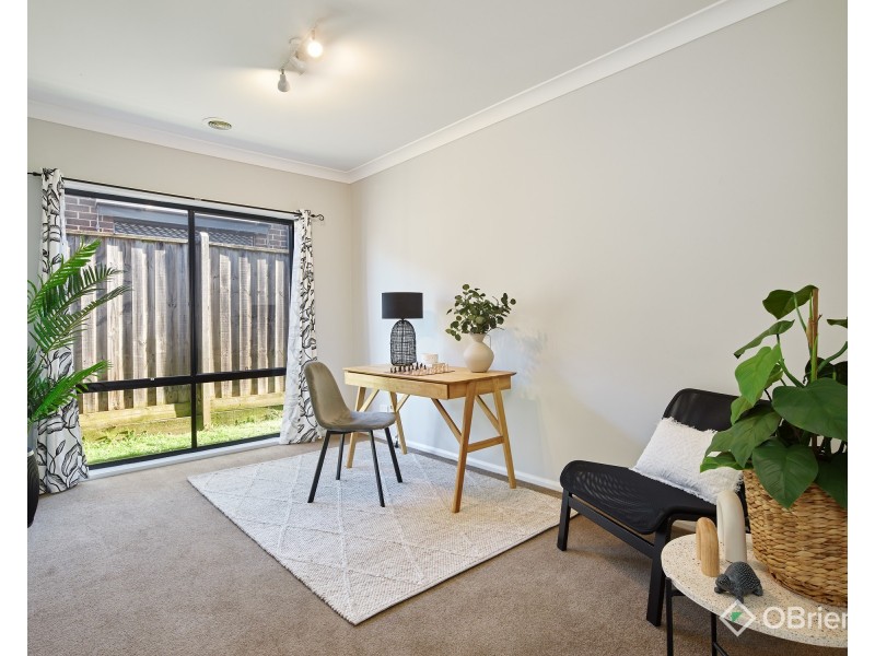 17 Lyndhurst Square, Drouin VIC 3818