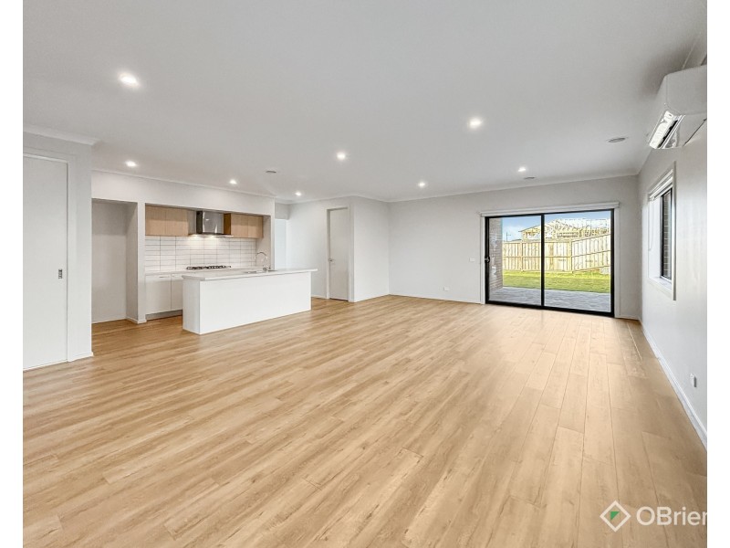 8 Newton Avenue, Warragul VIC 3820