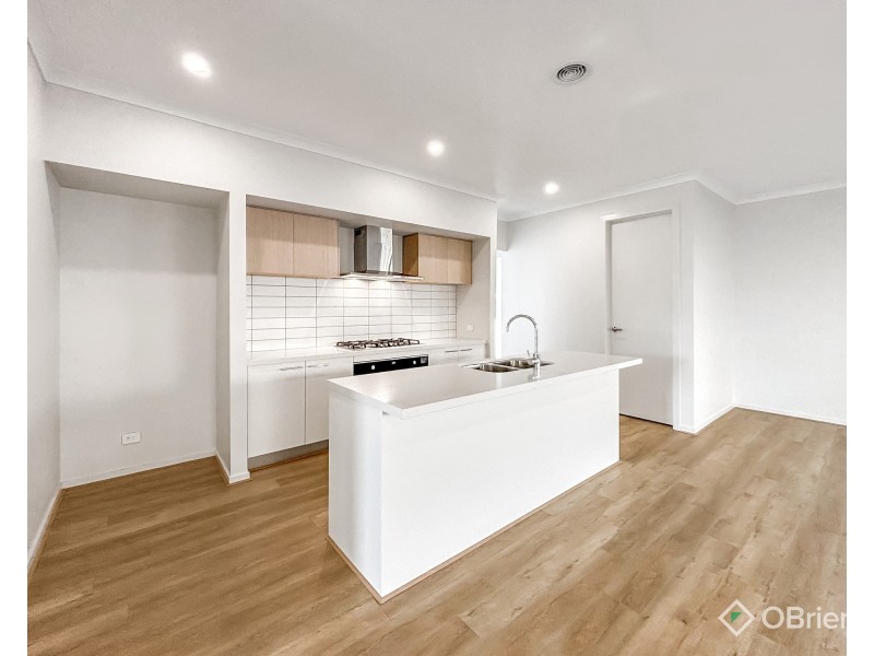 8 Newton Avenue, Warragul VIC 3820