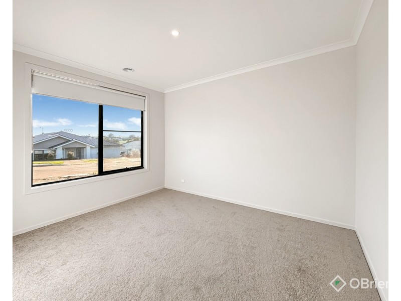 8 Newton Avenue, Warragul VIC 3820