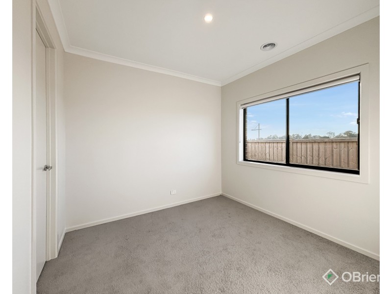 8 Newton Avenue, Warragul VIC 3820